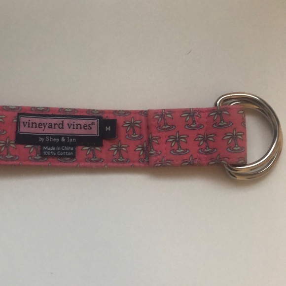 Woman’s Vineyard Vines Palm Tree belt size medium. - Picture 2 of 7